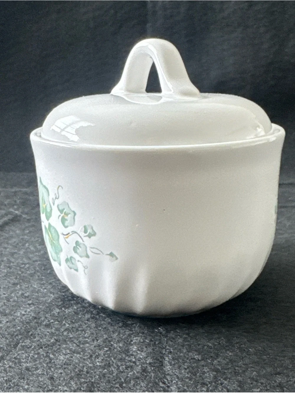 Corelle Coordinates Callaway Green Ivy Stoneware Sugar Bowl with Lid 4 1/2